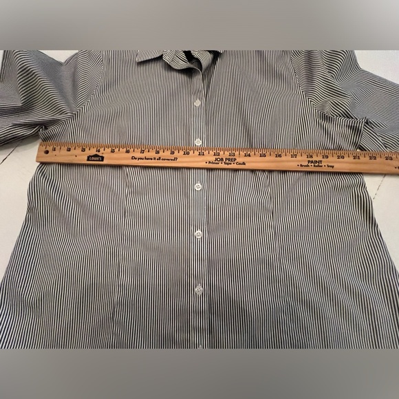 CHICO’S NO IRON  COOLMAX ALL SEASON BLOUSE. GREY PINNED STRIP. SIZE 2  (12-14) - Picture 3 of 9